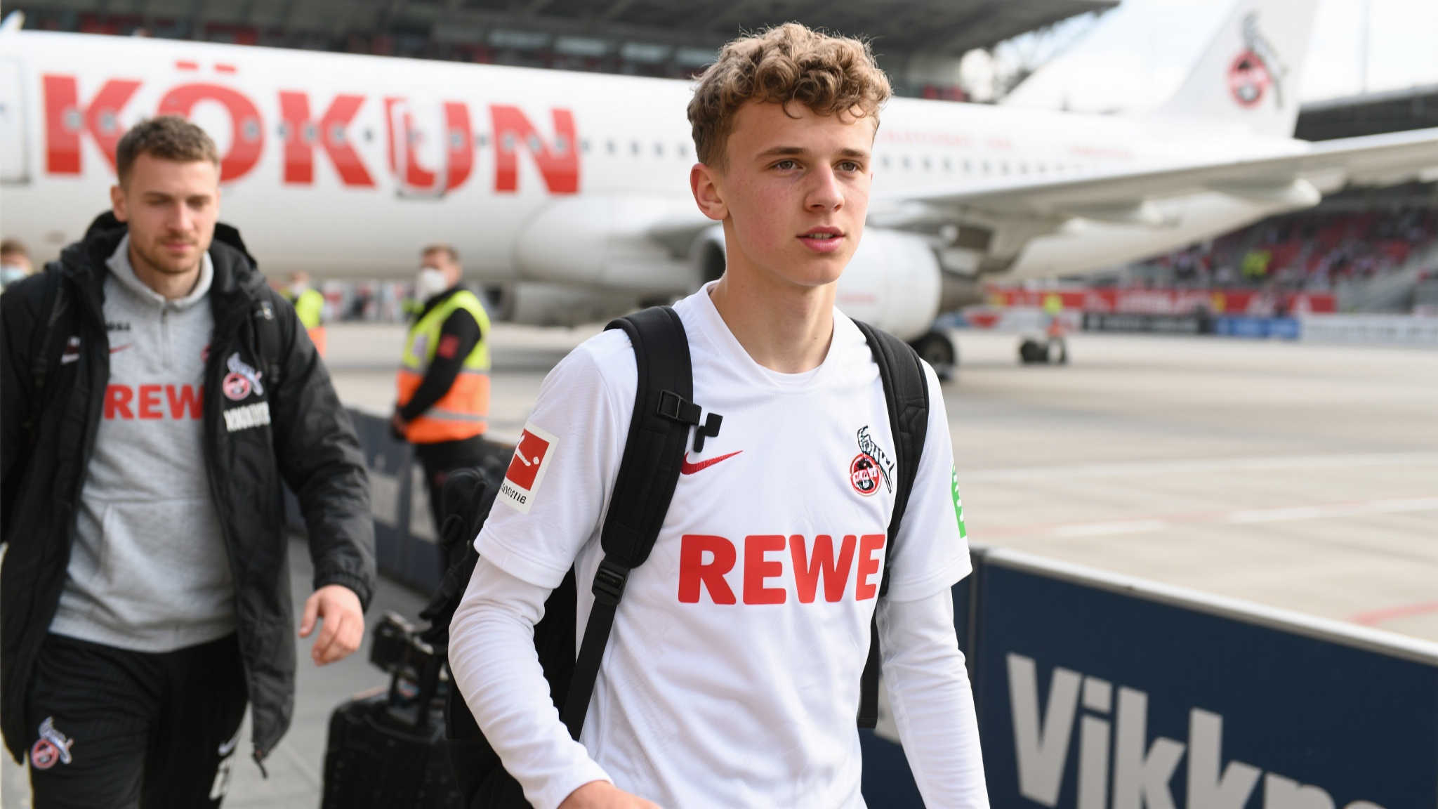 在足球世界中，球员的一次行程不仅仅是简单的出发和抵